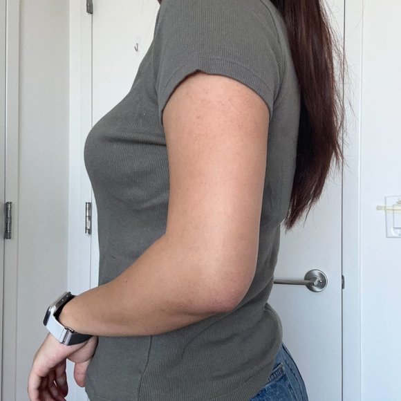 Uniqlo Army Green Henley Tee  (NEVER WORN) - Picture 4 of 4